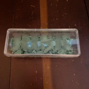 Risk 1998 Green Army Pieces Military Miniatures with Case Replacement Parts - Picture 1 of 13