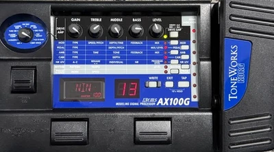 Pedal de guitarra multiefectos Korg ToneWorks AX100G USADO EN EXCELENTE ESTADO Y adaptador de corriente Korg Foto 1 de 4