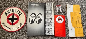 Catálogo de equipos de carreras de luna 1960 = original con pegatinas Autolite y Moon - Imagen 1 de 7