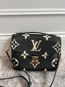Louis Vuitton Black/ cream  Pochette Metis Authentic microchipped - Picture 1 of 15