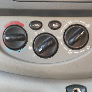 MK2 01-14 Renault Trafic/Vivaro/Primstar Climate Control Panel Switches W/ AC - Picture 1 of 1