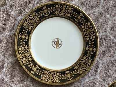 Wedgwood Astbury Black W4301 Raised Gold Greek Large Dinner Plate 11" - 1st - image 1 of 4