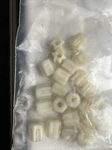 Alfa Romeo GTV Spider 916 Rear boot trim white screw plastic nuts X 5 - Picture 1 of 1