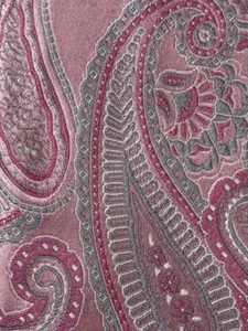 Corbata GEOFFREY BEENE Rosa Blanco Gris Paisley Seda 591/2 x 31/2 - Imagen 1 de 5