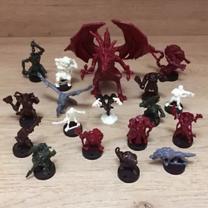 Waddingtons Dark World + Village of Fear & Dragons Gate Monsters multi-elenco - Foto 1 di 25