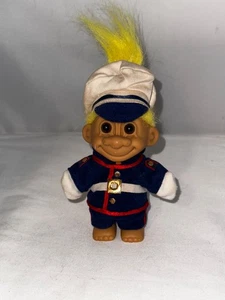 BAMBOLA TROLL RUSS VINTAGE - UNIFORME MARINA CAPELLI GIALLI - Foto 1 di 4