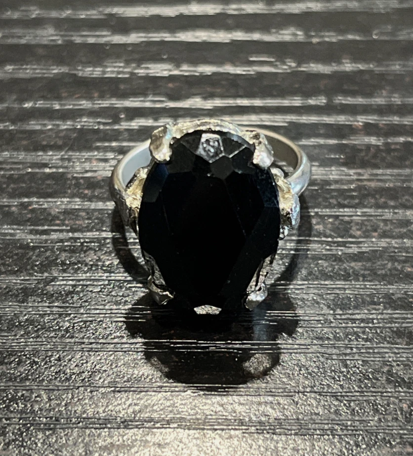 Beautiful Vintage Silver-Tone Black Onyx Cocktail Ring - Size 6 - Image 1 of 4