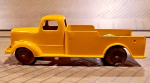 Tootsietoy 1954-1957 6" Mack L-Line palo camion lato passo giallo vintage pressofuso - Foto 1 di 6