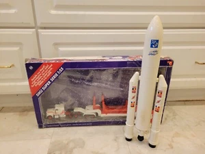 Siku Rocket Transporter 4212 Ariane 5 Launcher with Satellite Model - Picture 1 of 6