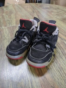 Scarpe per bambini Nike Air Jordan 4 retrò ""Bred"" BQ7670-060 taglia 10C - Foto 1 di 16