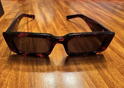 Gafas de sol PRADA SYMBOLE AUTÉNTICAS púrpura rojo floral negro triángulo PR06YFS 06Y Foto 1 de 4