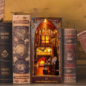 Book Nook Casa in Miniatura Accademia Magica LED Libreria in Legno Regalo Natale - Foto 1 di 8