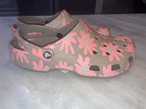 NEW Crocs Shoes Men 10 / Women 12 Classic Retro Resort Clogs Slip On Water Shoe - Picture 1 of 6