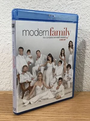 Modern Family: Complete Second Season 2 (Blu-Ray, 2011) 3-Disc Set EUC SEE PICS! - Image 1 of 4