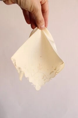 Pañuelo vintage marfil, pañuelo bordado rayón pañuelo cuadrado de bolsillo Foto 1 de 4