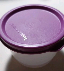 Tupperware Snackbecher 4 Unzen Behälter lila Dichtungen Vintage P4 - Bild 1 von 3