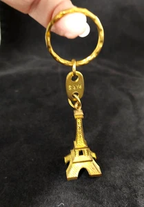VTG Eiffel Tower Keychain Gold Tone Paris France Travel Souvenir - Picture 1 of 4