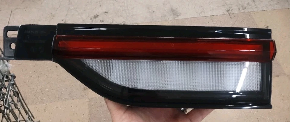 Conjunto de luces traseras de pasajero derecho Jeep Grand Cherokee 22-24 puerta levadiza Mtd OEM Foto 1 de 1