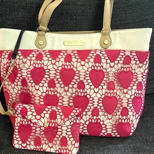 Bolso de Mano Betsy Johnson con Cartera a Juego Corazones Rosa Tostado Nuevo Sin Etiquetas - Imagen 1 de 19