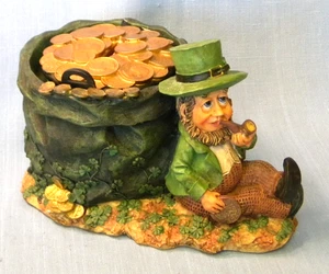 Unique St Patrick Coin Bank Pot of Gold Leprechaun Gold colored coins - Picture 1 of 7