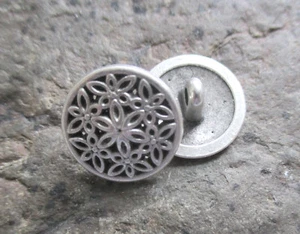 2 x Metallknopf Trachten Öse 15 mm 20 mm altsilber Blümchen Seco Nähen Stricken - Bild 1 von 4