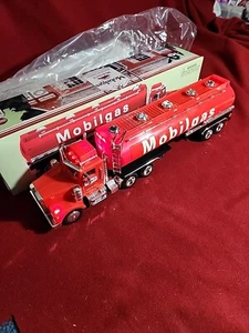 TAYLOR TRUCK MOBIL OIL TANKER TRUCK TRACTOR TRAILER 1:32nd - Picture 1 of 13