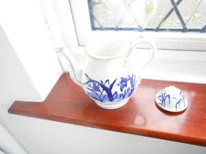 Tea pot reeds & birds chip to rim & tea pot 8in high 17.5 in round - Picture 1 of 13