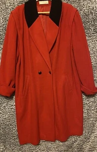VNTG Full Length Women’s Red Wool Coat With Black Velvet Collar Made in USA Sz24 - Picture 1 of 17