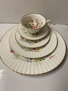 Paragon Queens Garden 5 piece Place Setting. (12 available) Ships Worldwide 1950 - Bild 1 von 6