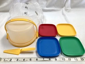 Tupperware Mini Party Set Cake Taker Coperchio a Cupola Piatti Torta Server Nuovo - Foto 1 di 8