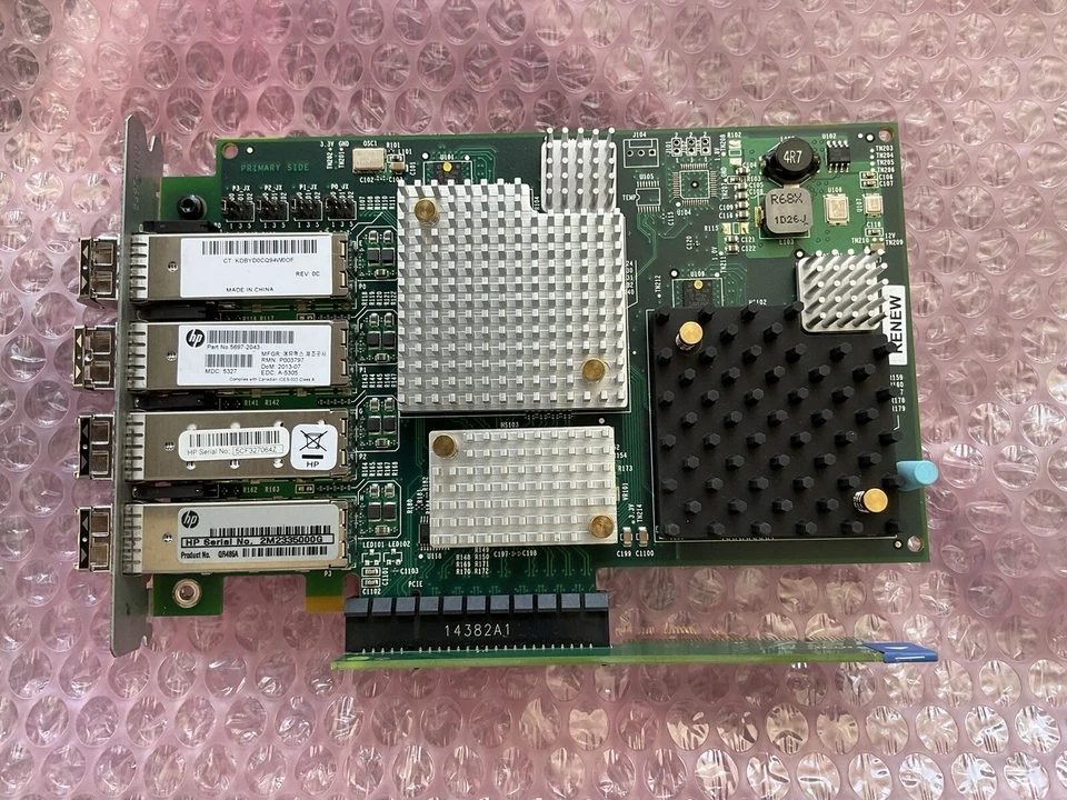 Adaptador de red IBM 00WT000 LPE12004 8 GB cuatro puertos canal de fibra con SFP Foto 1 de 4