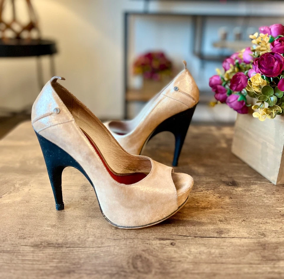 C’N’C Costume National Leather Pumps Beige Heels Made in Italy • Women’s Size 7 - Image 1 of 4