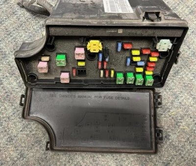 Dodge Avenger 2009 módulo de alimentación Tipm caja de relé de fusibles #P68048352AA Chrysler Foto 1 de 4