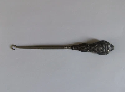 ANTIQUE BUTTON HOOK WITH STERLING SILVER HANDLE * UK HALLMARK * - Image 1 of 4