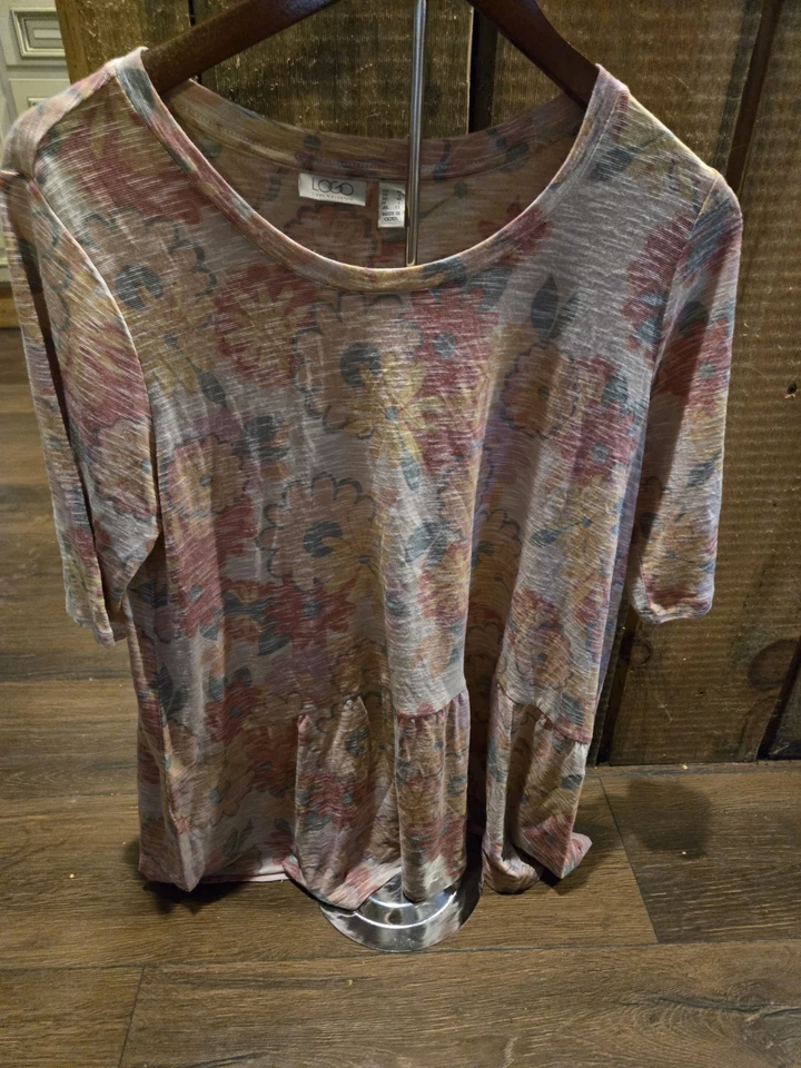 Top LoGO By Lori Goldstein Estampado Slub Tejido Peplum Talla M Foto 1 de 1