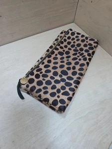 Clare Vivier Clutch Handtasche Kalbshaar Gepard-Druck Reißverschluss oben Überschlag braun schwarz - Bild 1 von 15