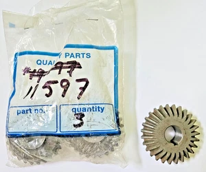 Briggs and Stratton Part No. 7015957YP Gear Pinion - New Old Stock - Picture 1 of 4