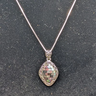 Colgante Lia Sophia “Luster” Tono Negro/Plata Diapositiva Abulón PLATA Cadena 14"  Foto 1 de 4