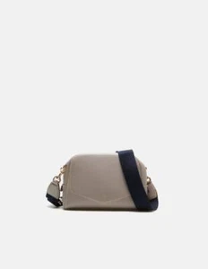 Bolso Carolina Herrera Blasón Crossbody Trench - Imagen 1 de 4