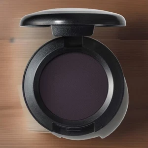 MAC COSMETICS Eyeshadow Matte CARBON 0.12 oz PROFESSIONAL SIZE Black Eye Shadow - Picture 1 of 7