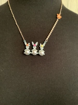 Collar Betsey Johnson ADORABLE Conejitos de Pascua Azul Foto 1 de 4