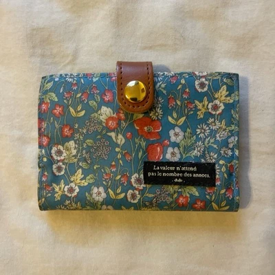 Tarjetero fotográfico francés vintage con diseño floral y cierre de cuero Foto 1 de 4