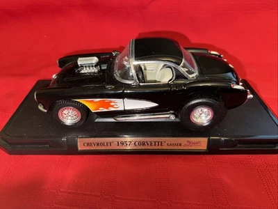 Литая под давлением модель автомобиля Chevrolet Corvette Gasser 1957 Road Siganture масштаб 1:18  - Изображение 1 из 4
