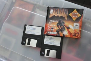DOOM 1993 Shareware Gold Medallion 3.5” Floppy 2-Disc Set Version 1.666 - Picture 1 of 9