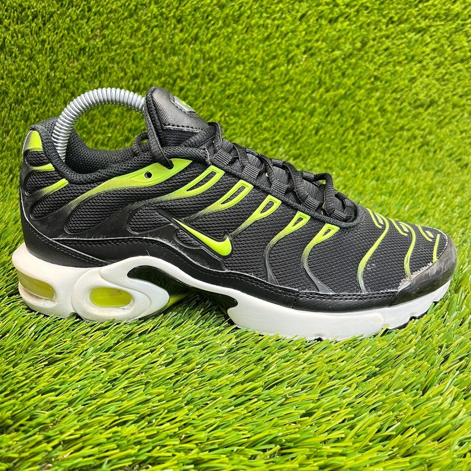 耐克 Air Max Plus 男孩 6.5Y 码黑色绿色运动跑步鞋运动鞋 — 第 1/4 张图片