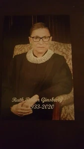 Ruth Bader Ginsburg Oberster Gerichtshof Richter Postkarte Brandneu Perfekte Größe - Bild 1 von 2