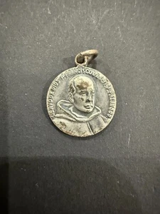 Antique religious medals reliquia SIERVO DE DIOS PADRE FRANCISCO - Picture 1 of 2
