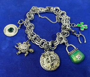 Pulsera Vintage Monet Charm Doble Bordillo Tono Plateado Tortuga Feliz Cumpleaños - Imagen 1 de 18