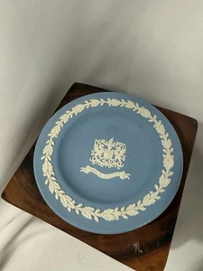 Plato prendedor redondo blasón oficial de colección Wedgwood azul jaspe City of London - Imagen 1 de 4