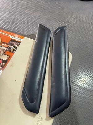 Reposabrazos trasero izquierdo y derecho Lincoln Mark V 1977 78 79 color azul Foto 1 de 2